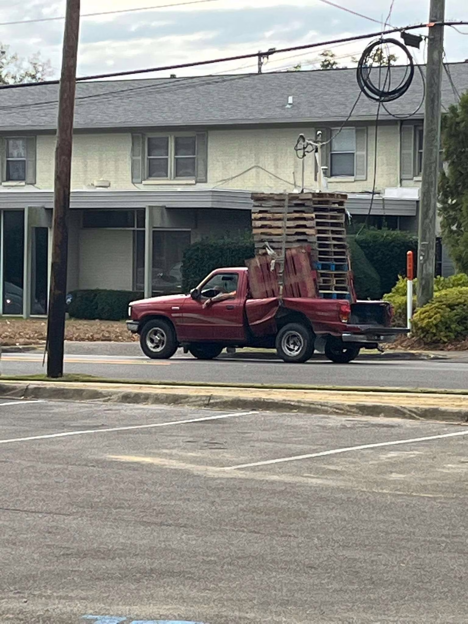 Where to find free wooden pallets?
